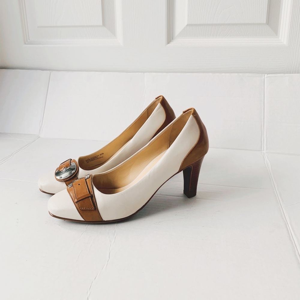Cole Haan women vintage accent round toe pumps.